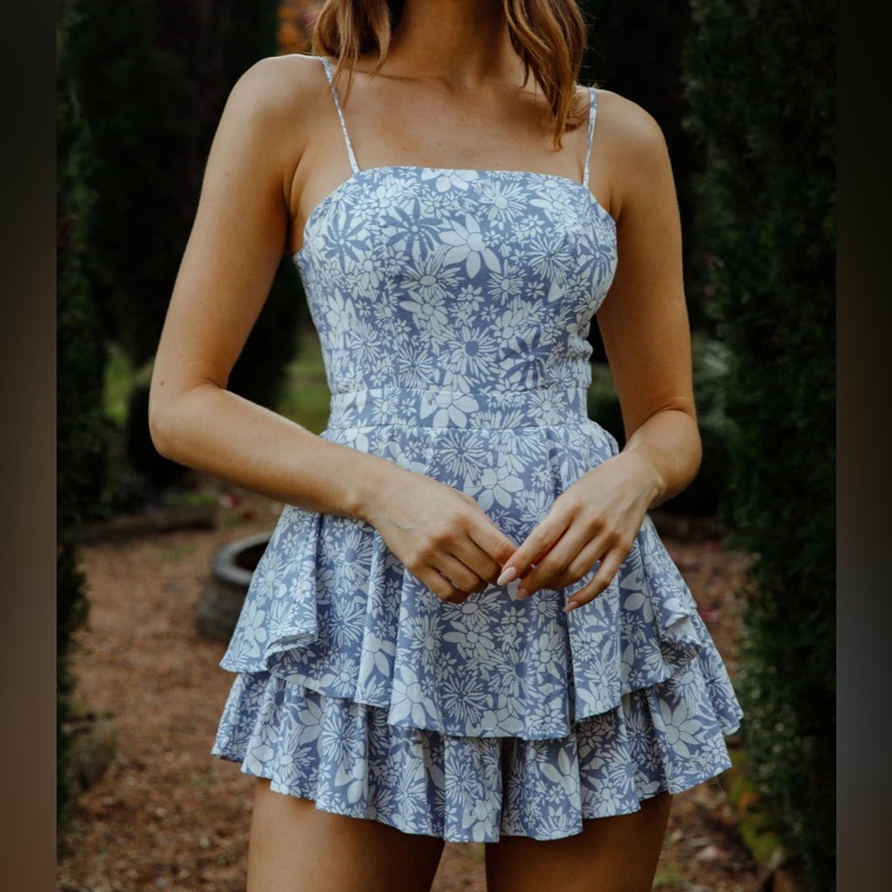 Selfie leslie blue floral romper